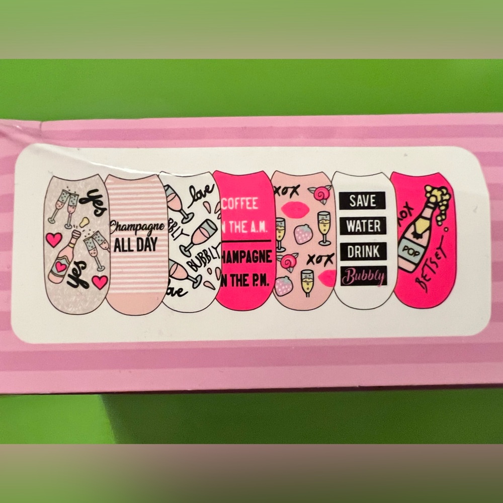 Betsey Johnson sock set Bubbly champagne party box 7 pair short ankle NEW CHEERS